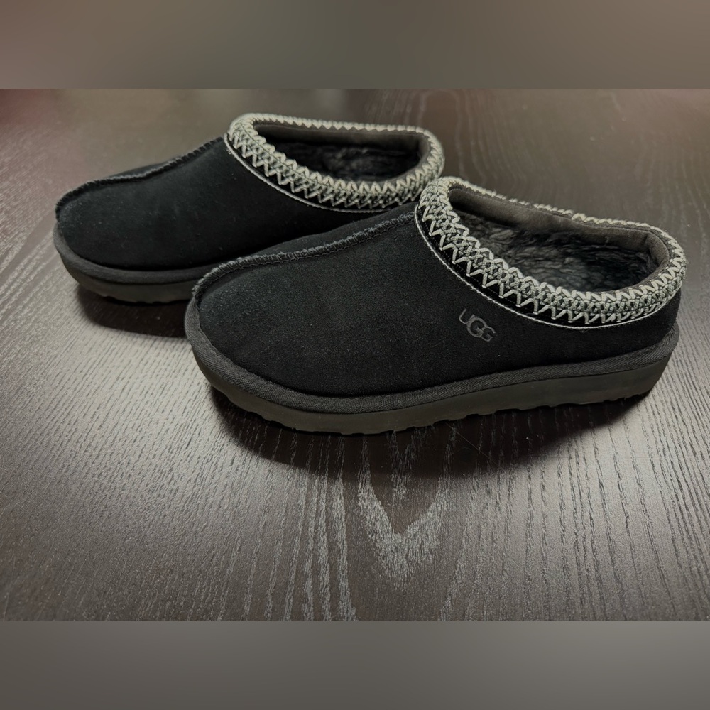 Women’s UGG Black Tasman Size 6